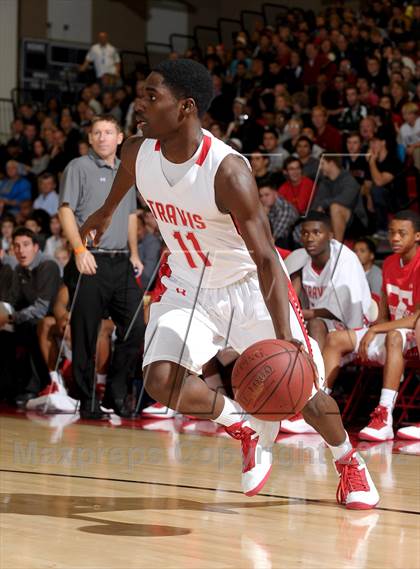 Thumbnail 3 in Loyola vs. Fort Bend Travis (MaxPreps Holiday Classic) photogallery.