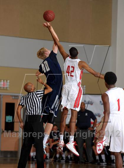 Thumbnail 2 in Loyola vs. Fort Bend Travis (MaxPreps Holiday Classic) photogallery.