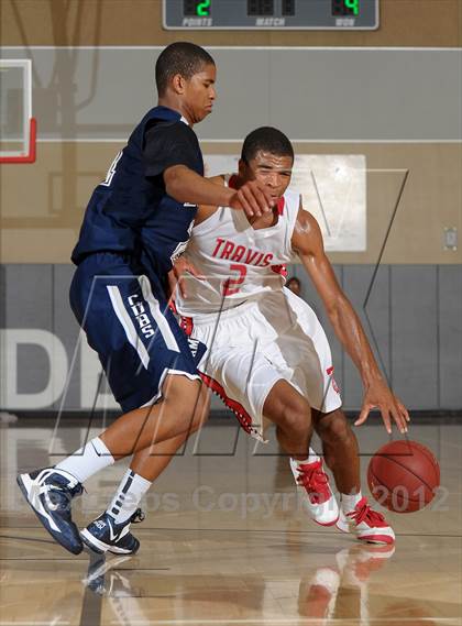 Thumbnail 3 in Loyola vs. Fort Bend Travis (MaxPreps Holiday Classic) photogallery.