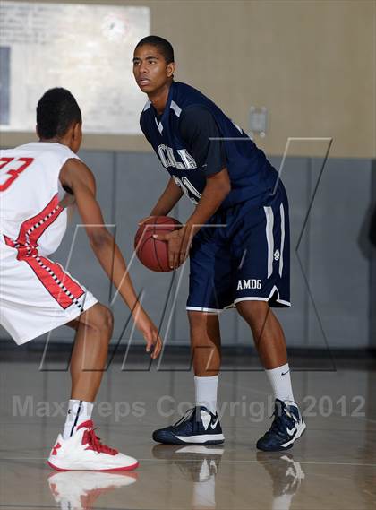Thumbnail 1 in Loyola vs. Fort Bend Travis (MaxPreps Holiday Classic) photogallery.