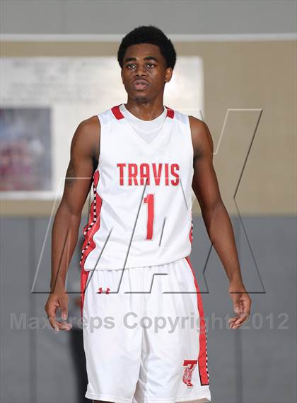 Thumbnail 3 in Loyola vs. Fort Bend Travis (MaxPreps Holiday Classic) photogallery.