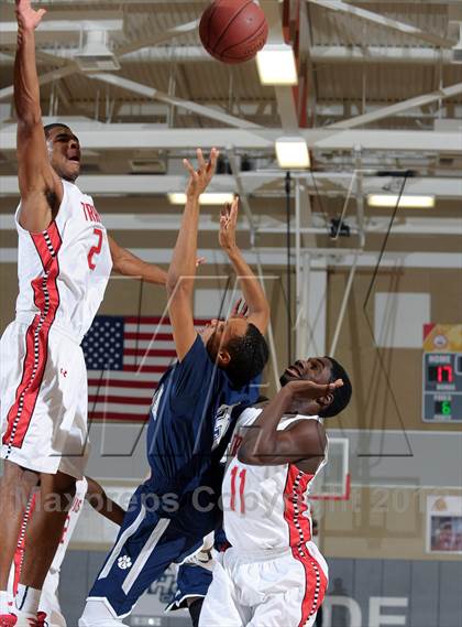 Thumbnail 3 in Loyola vs. Fort Bend Travis (MaxPreps Holiday Classic) photogallery.