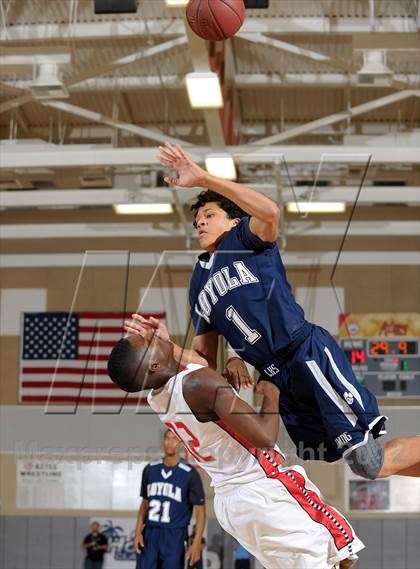 Thumbnail 3 in Loyola vs. Fort Bend Travis (MaxPreps Holiday Classic) photogallery.
