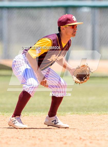 Thumbnail 1 in Harlandale @ King (UIL 5A Bi-district Playoffs) photogallery.