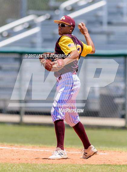 Thumbnail 1 in Harlandale @ King (UIL 5A Bi-district Playoffs) photogallery.