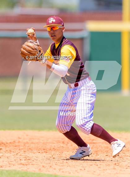 Thumbnail 1 in Harlandale @ King (UIL 5A Bi-district Playoffs) photogallery.