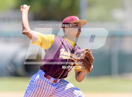 Thumbnail 1 in Harlandale @ King (UIL 5A Bi-district Playoffs) photogallery.