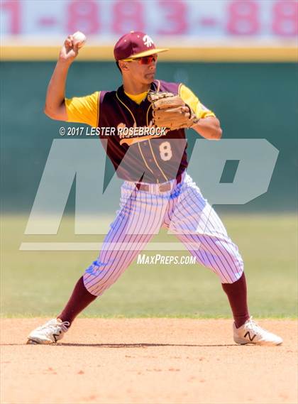 Thumbnail 2 in Harlandale @ King (UIL 5A Bi-district Playoffs) photogallery.