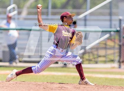 Thumbnail 3 in Harlandale @ King (UIL 5A Bi-district Playoffs) photogallery.