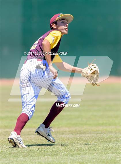 Thumbnail 2 in Harlandale @ King (UIL 5A Bi-district Playoffs) photogallery.