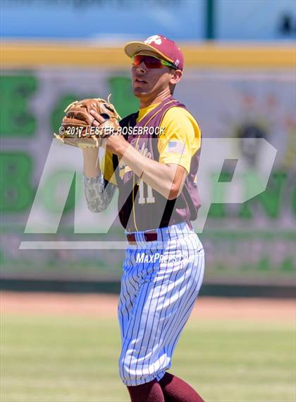 Thumbnail 3 in Harlandale @ King (UIL 5A Bi-district Playoffs) photogallery.