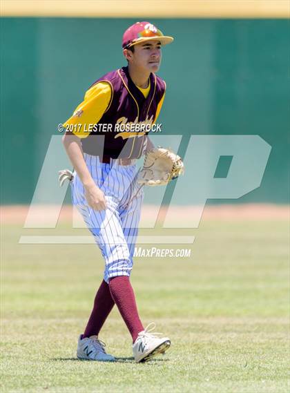 Thumbnail 3 in Harlandale @ King (UIL 5A Bi-district Playoffs) photogallery.