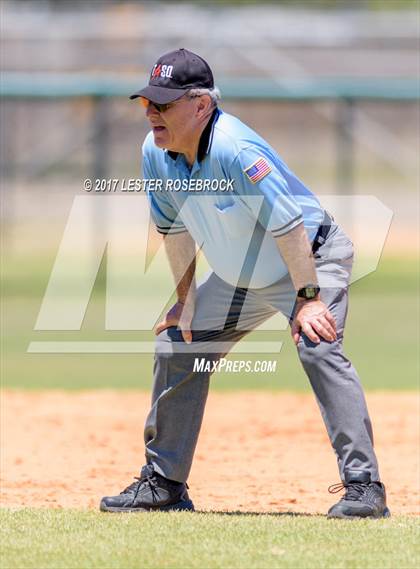 Thumbnail 2 in Harlandale @ King (UIL 5A Bi-district Playoffs) photogallery.