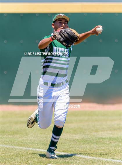 Thumbnail 1 in Harlandale @ King (UIL 5A Bi-district Playoffs) photogallery.