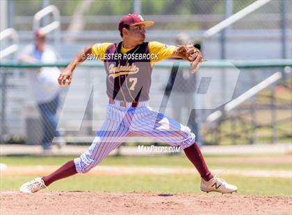 Thumbnail 2 in Harlandale @ King (UIL 5A Bi-district Playoffs) photogallery.