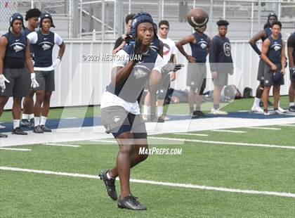 Thumbnail 3 in St. John Bosco vs. Centennial  (Brave 8 Invitational) photogallery.