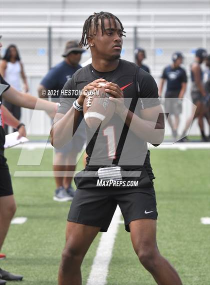 Thumbnail 1 in St. John Bosco vs. Centennial  (Brave 8 Invitational) photogallery.