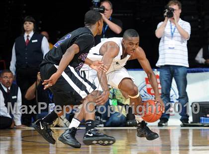 Thumbnail 1 in Bishop O'Dowd vs. Serra (CIF State D3 Final) photogallery.