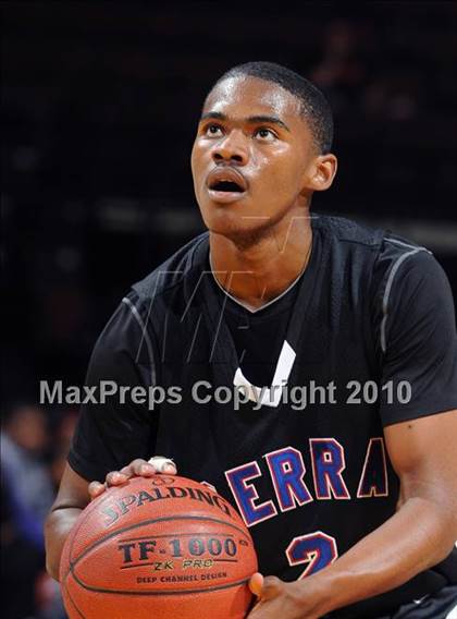 Thumbnail 1 in Bishop O'Dowd vs. Serra (CIF State D3 Final) photogallery.