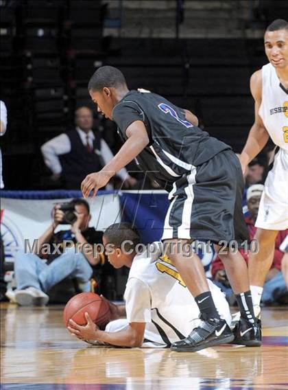 Thumbnail 3 in Bishop O'Dowd vs. Serra (CIF State D3 Final) photogallery.
