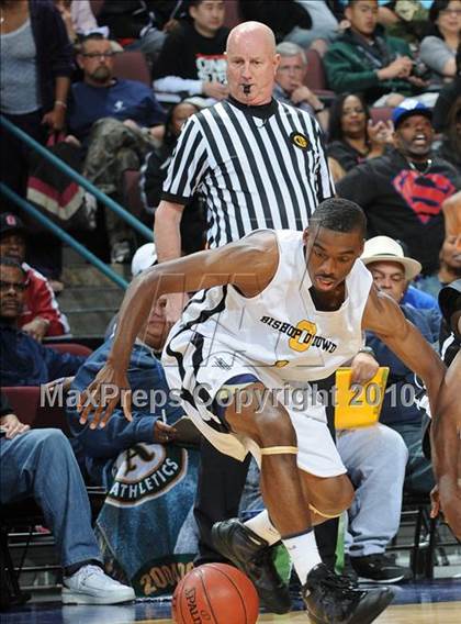 Thumbnail 2 in Bishop O'Dowd vs. Serra (CIF State D3 Final) photogallery.