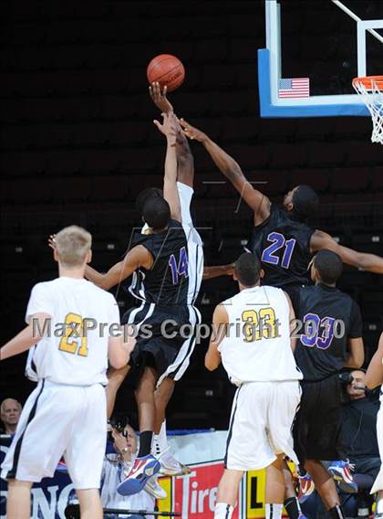 Thumbnail 2 in Bishop O'Dowd vs. Serra (CIF State D3 Final) photogallery.