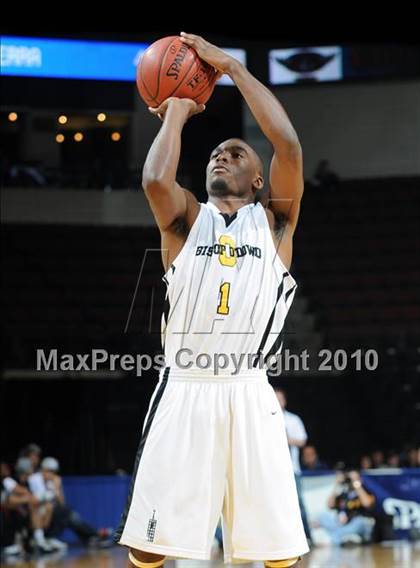 Thumbnail 2 in Bishop O'Dowd vs. Serra (CIF State D3 Final) photogallery.