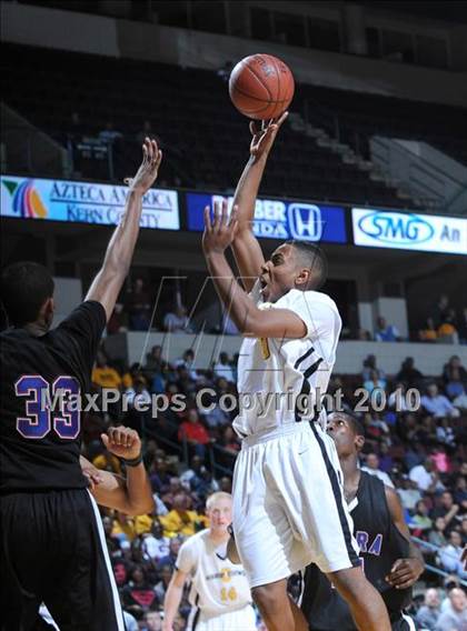 Thumbnail 2 in Bishop O'Dowd vs. Serra (CIF State D3 Final) photogallery.