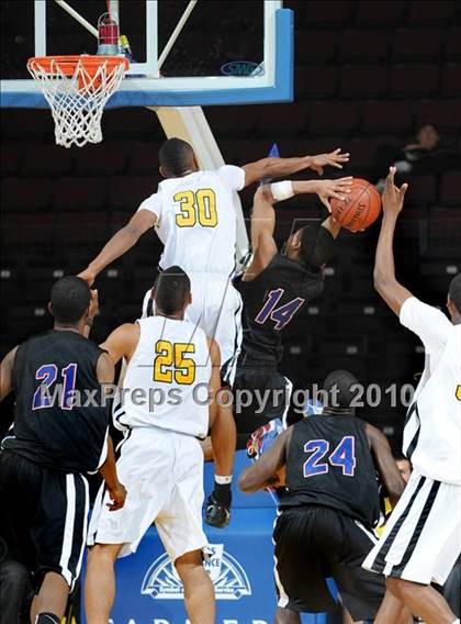 Thumbnail 1 in Bishop O'Dowd vs. Serra (CIF State D3 Final) photogallery.