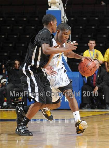 Thumbnail 3 in Bishop O'Dowd vs. Serra (CIF State D3 Final) photogallery.