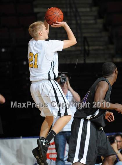 Thumbnail 3 in Bishop O'Dowd vs. Serra (CIF State D3 Final) photogallery.