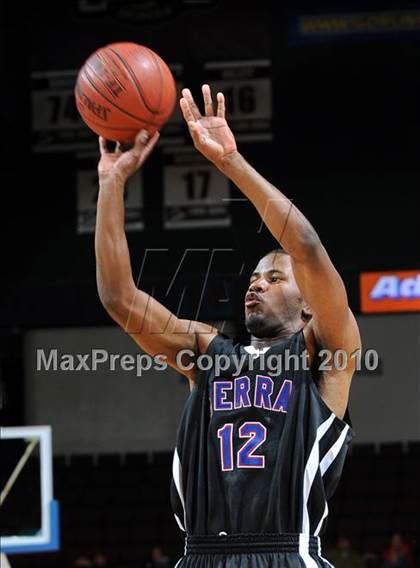 Thumbnail 3 in Bishop O'Dowd vs. Serra (CIF State D3 Final) photogallery.