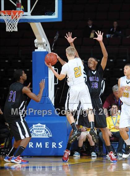 Thumbnail 1 in Bishop O'Dowd vs. Serra (CIF State D3 Final) photogallery.