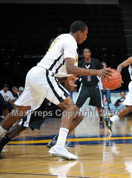 Thumbnail 3 in Bishop O'Dowd vs. Serra (CIF State D3 Final) photogallery.