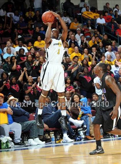 Thumbnail 2 in Bishop O'Dowd vs. Serra (CIF State D3 Final) photogallery.