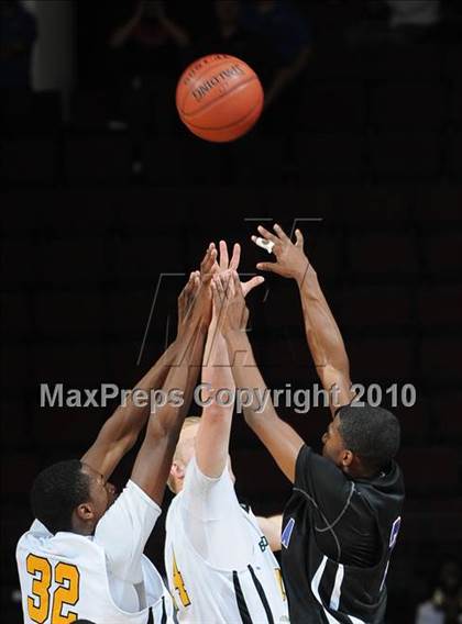 Thumbnail 2 in Bishop O'Dowd vs. Serra (CIF State D3 Final) photogallery.