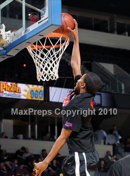 Thumbnail 3 in Bishop O'Dowd vs. Serra (CIF State D3 Final) photogallery.