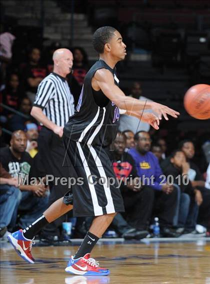 Thumbnail 3 in Bishop O'Dowd vs. Serra (CIF State D3 Final) photogallery.