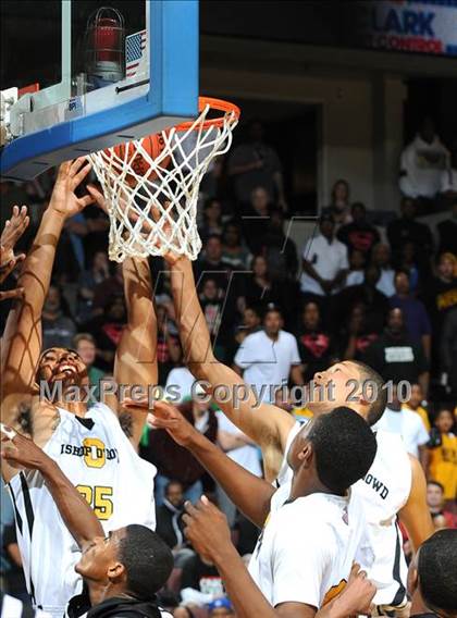 Thumbnail 3 in Bishop O'Dowd vs. Serra (CIF State D3 Final) photogallery.