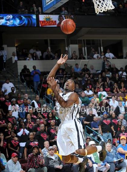 Thumbnail 1 in Bishop O'Dowd vs. Serra (CIF State D3 Final) photogallery.