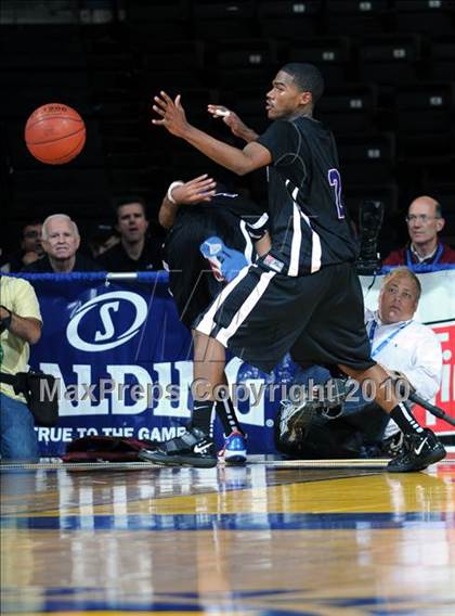 Thumbnail 3 in Bishop O'Dowd vs. Serra (CIF State D3 Final) photogallery.