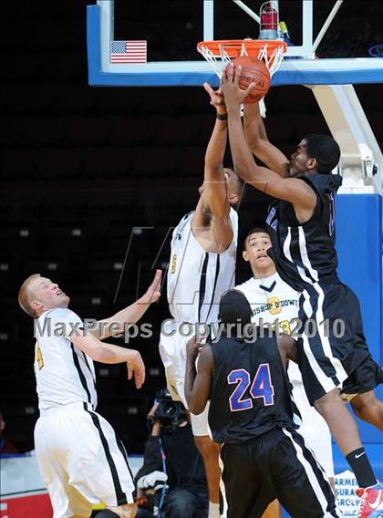 Thumbnail 2 in Bishop O'Dowd vs. Serra (CIF State D3 Final) photogallery.