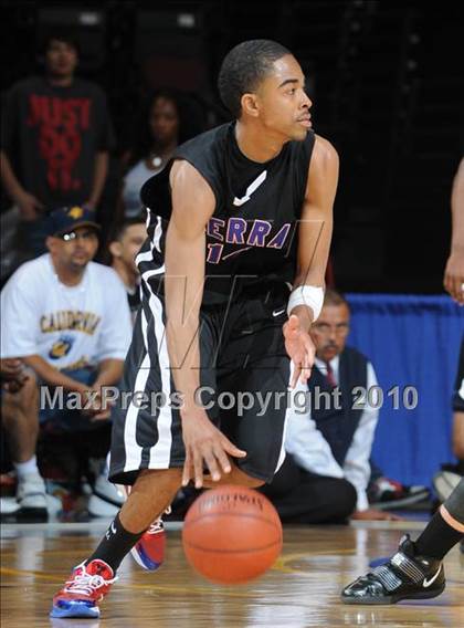 Thumbnail 3 in Bishop O'Dowd vs. Serra (CIF State D3 Final) photogallery.