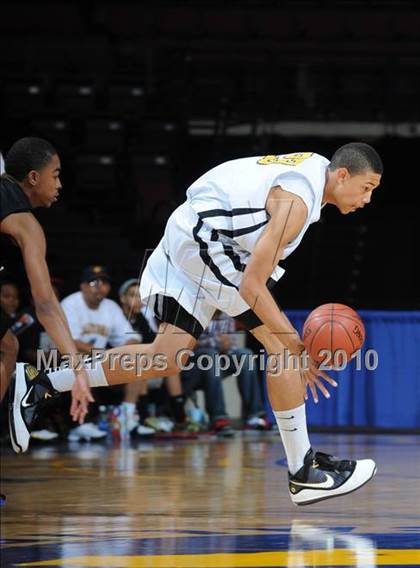 Thumbnail 3 in Bishop O'Dowd vs. Serra (CIF State D3 Final) photogallery.