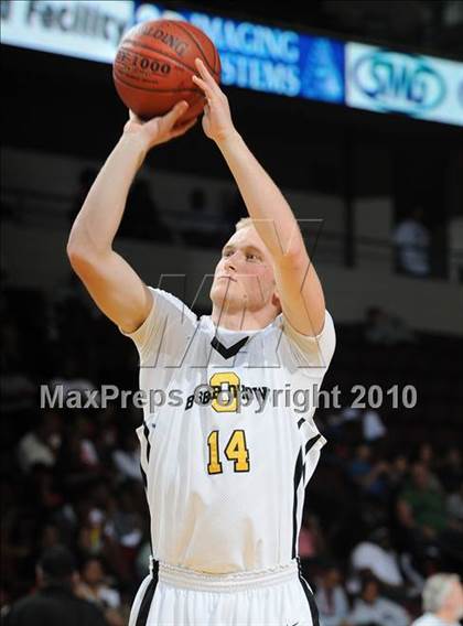 Thumbnail 1 in Bishop O'Dowd vs. Serra (CIF State D3 Final) photogallery.