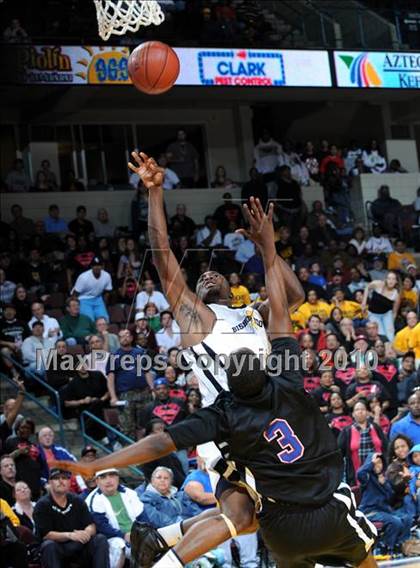 Thumbnail 1 in Bishop O'Dowd vs. Serra (CIF State D3 Final) photogallery.