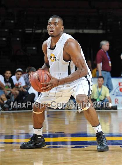 Thumbnail 3 in Bishop O'Dowd vs. Serra (CIF State D3 Final) photogallery.