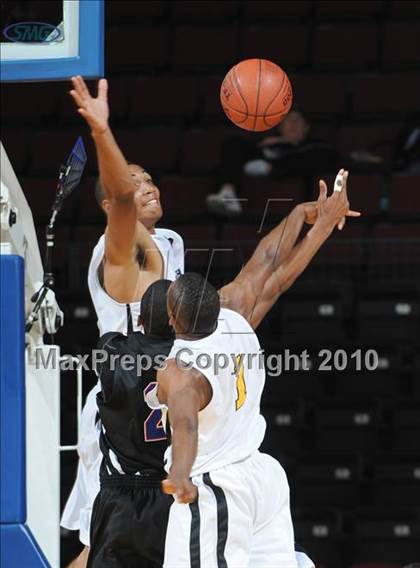Thumbnail 2 in Bishop O'Dowd vs. Serra (CIF State D3 Final) photogallery.