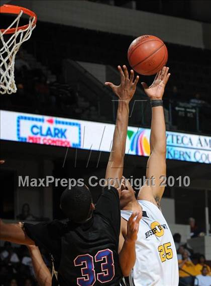 Thumbnail 2 in Bishop O'Dowd vs. Serra (CIF State D3 Final) photogallery.