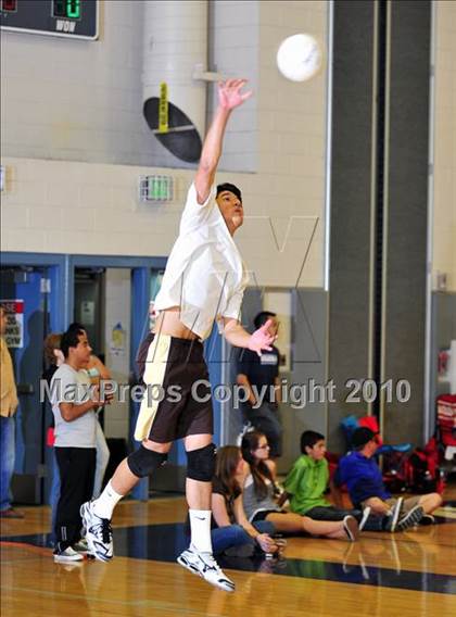 Thumbnail 2 in Montebello vs. St. Francis photogallery.